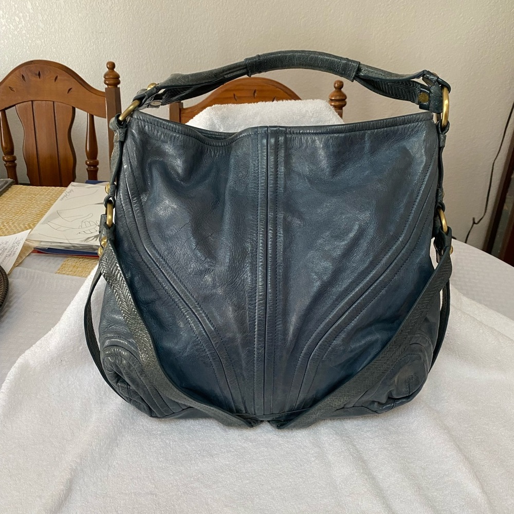 Sabina large purse. Color bluish grey